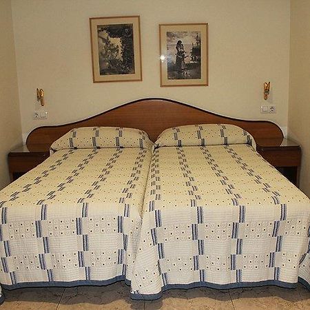 Hostal La Barretina Figueres  Eksteriør billede